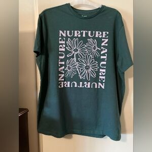 Good fellow brand new t shirt no wear and tear. Great condition